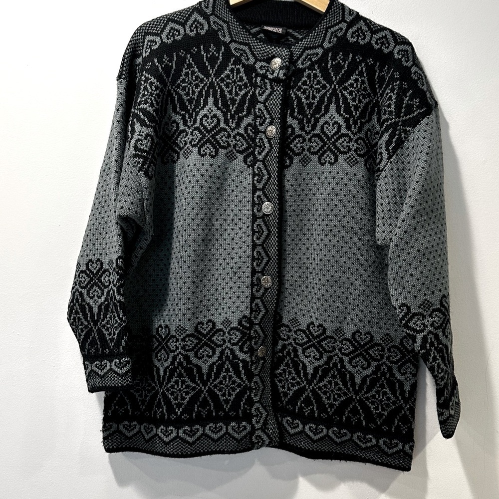 VRIKKE Women's Wool HandKnitted Cardigan